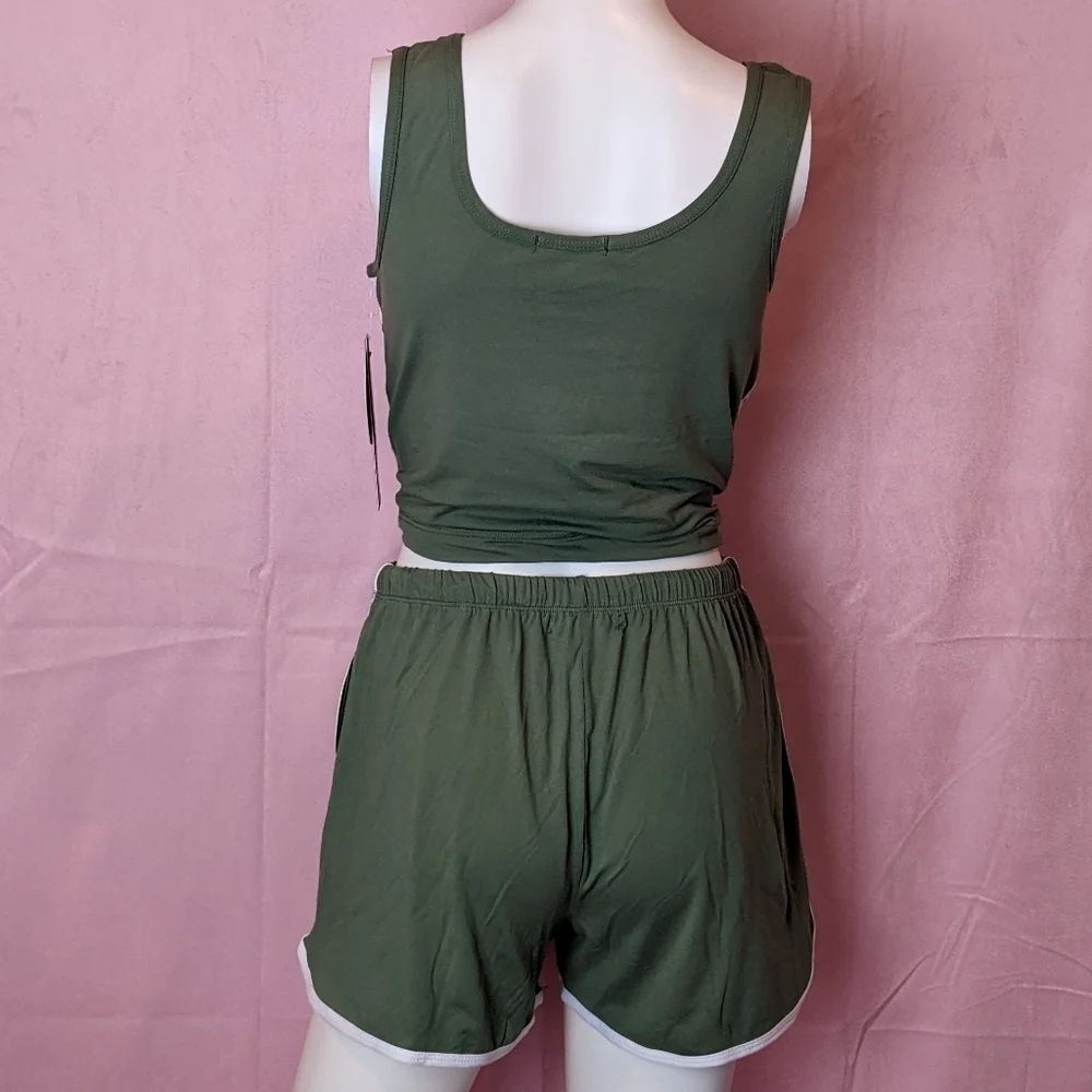 feathers chicme green